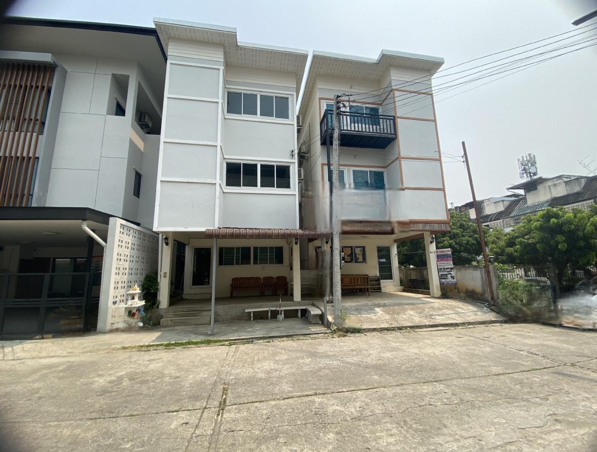 For SaleBusinesses for saleChiang Mai : For sale at a low price: a dormitory building next to the school.Montfort, Chiang Mai