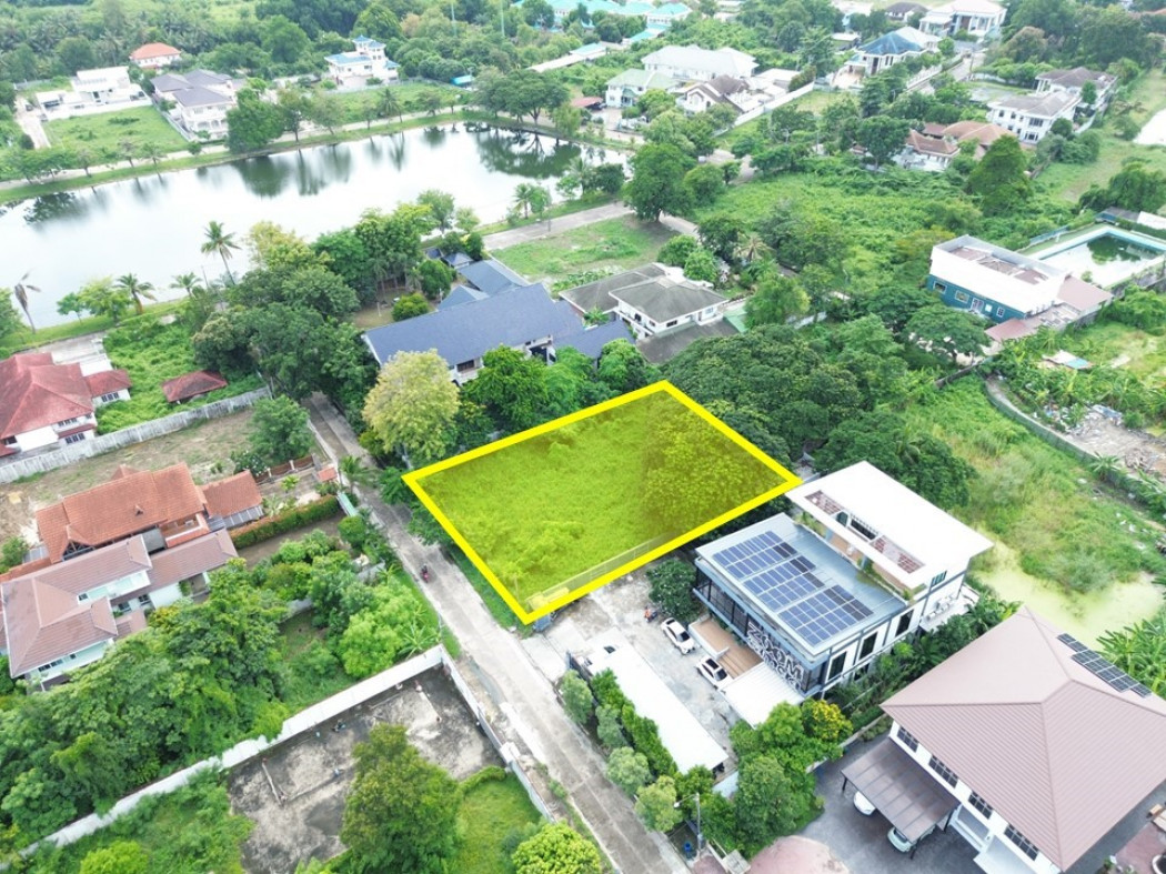 For RentLandBang kae, Phetkasem : Beautiful rectangular land for rent, Soi Petchkasem 64, area 310 sq m, suitable for building a house, office, near the water