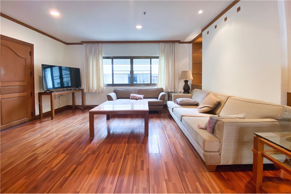 For RentCondoSathorn, Narathiwat : For rent: Spacious 2-bedroom apartment, 195 sqm, located at Sathorn Soi 7.