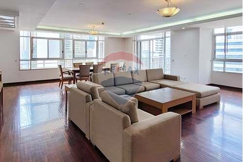 ให้เช่าคอนโดสุขุมวิท อโศก ทองหล่อ : Spacious 3 Bedroom Pet-Friendly Apartment Near BTS Asoke & MRT Sukhumvit in Sukhumvit 23