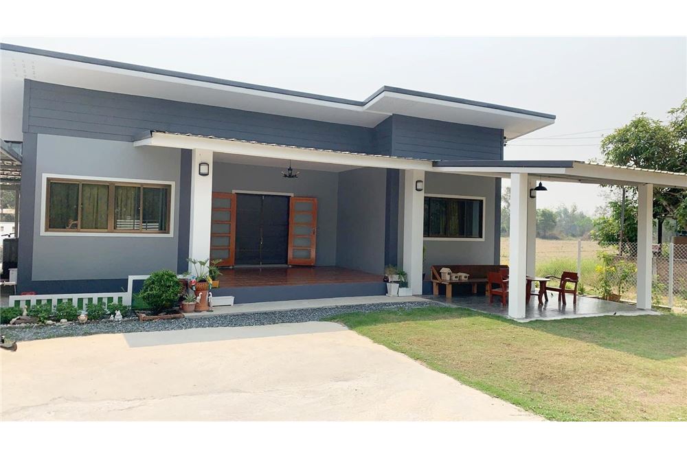 For SaleHouseChiang Mai : Beautiful house for sale on an area of ​​over 200 square meters with plenty of space left.