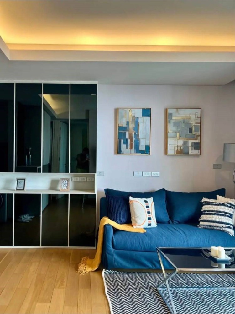 For RentCondoSukhumvit, Asoke, Thonglor : ♦ Nice decorated ♦ 20+ Floor, 55 sq.m. | 1 Bed, fully furnished | Near BTS Phrom Phong Station 3 mins., MRT Queen Sirikit National Convention Center 3 mins., K Village 3 mins.