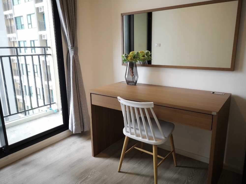 For SaleCondoSamut Prakan,Samrong : The owner of the room posted, selling cheap! Kensington Condo Sukhumvit-Theparak, next to the Thipphawan BTS station, 1 bedroom + 1 office room, complete with furniture and electrical appliances, ready to move in.