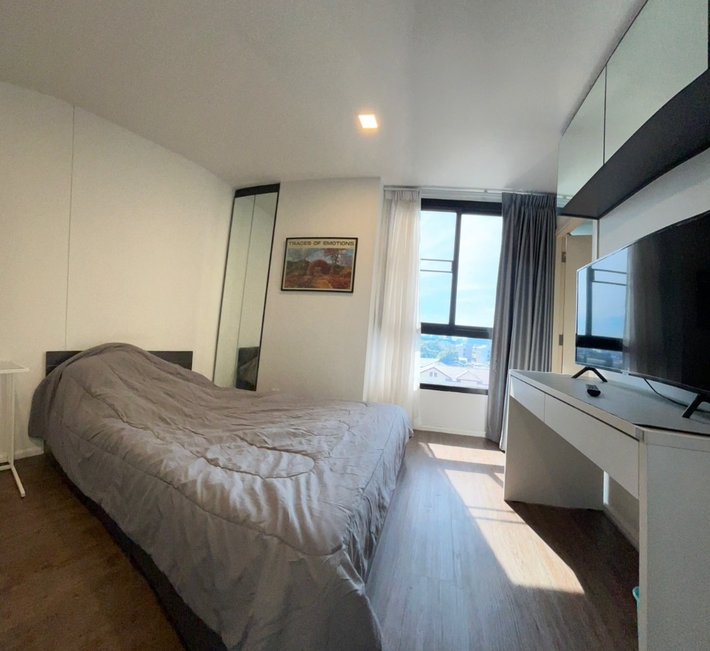 For SaleCondoSapankwai,Jatujak : Exclusive Corner Unit with the Best Price !! Stunning Condo for SALE at Notting Hill Jatujak Interchange with 2 bedrooms and 2 bathrooms. Located opposite Chatuchak Park and near the BTS Mo Chit and MRT Kamphaeng Phet.