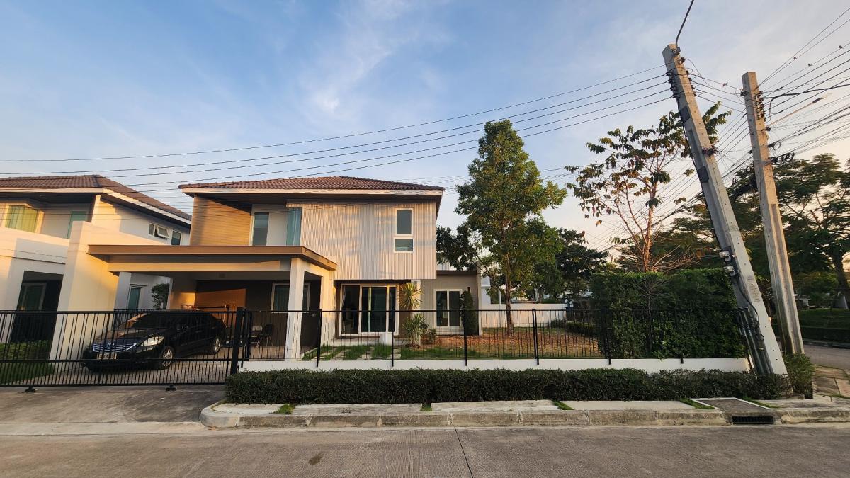 For RentHouseNawamin, Ramindra : Single house for rent, 3 bedrooms, Chaiyaphruek Village, Ram Intra-Chatuchak Expressway, corner house, nice to live in, can park two cars, large garden, view of the central garden