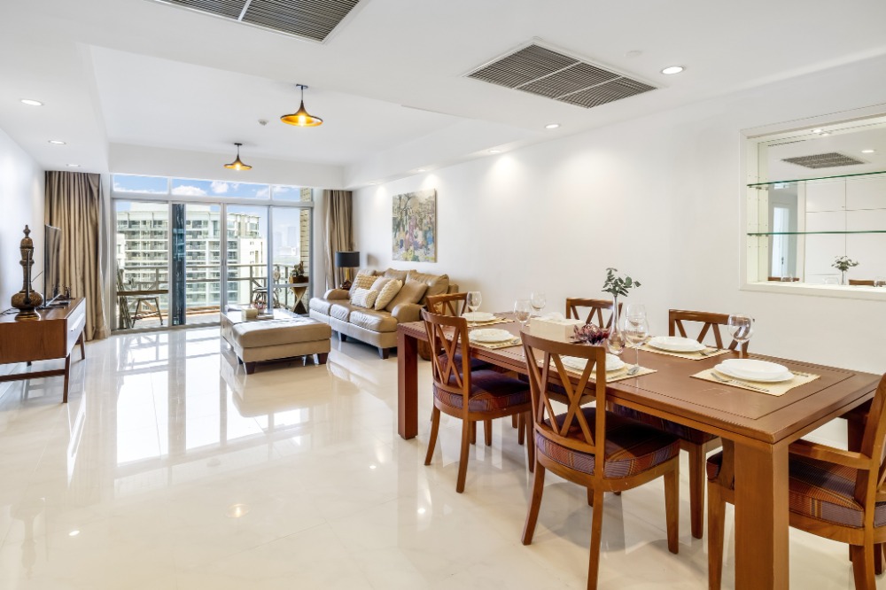 For RentCondoWitthayu, Chidlom, Langsuan, Ploenchit : Experience life in a luxurious city, Wireless Road! All Season Mansion 2 Bedroom with a 137 sqm housekeeper room. Rent only 78,000/month.