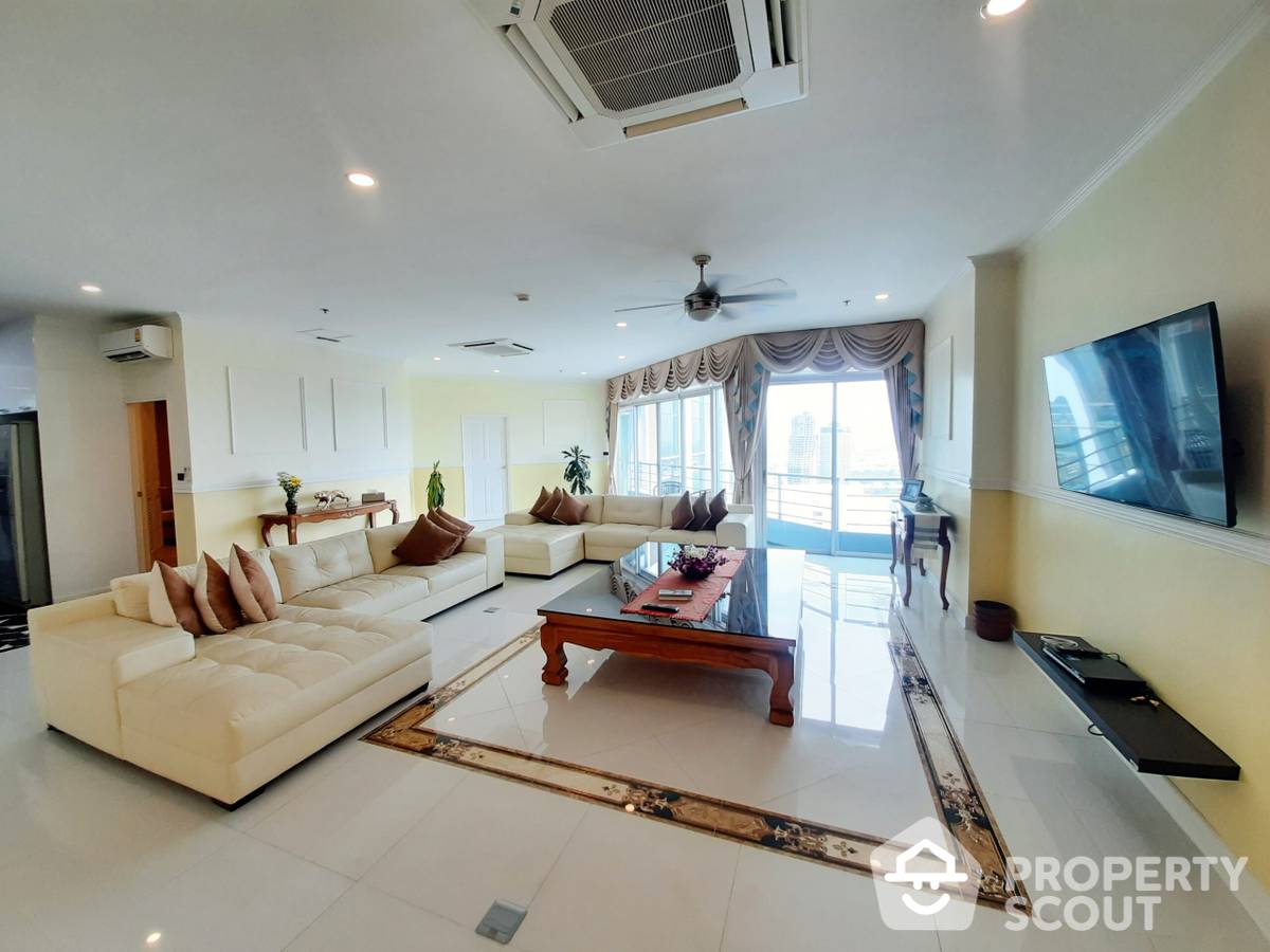 For RentCondoWongwianyai, Charoennakor : 3-BR Condo at Baan Sathorn Chaopraya near BTS Krung Thon Buri