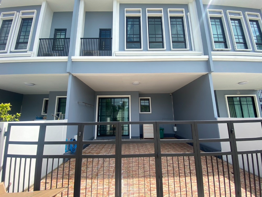 For RentTownhouseNawamin, Ramindra : Townhome for rent, The Ricco Town, Phahon Yothin-Watcharapol, near BTS Saphan Mai Station and Phumiphol Hospital Station, only 10 minutes away.