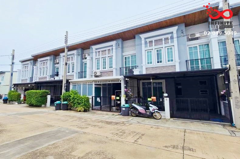 For SaleTownhouseLadkrabang, Suwannaphum Airport : For sale: 2-storey townhouse, area 18.5 million baht, Golden Town 3 Bangna-Suan Luang