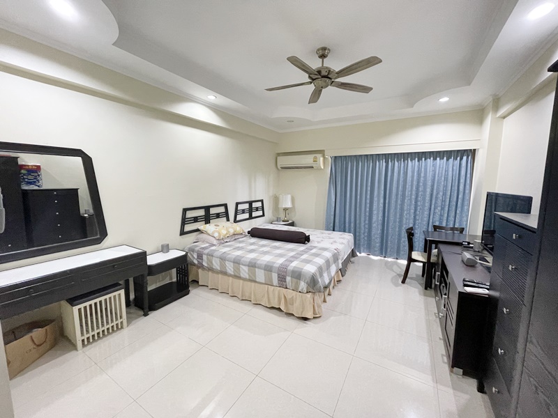 For RentCondoPattaya, Bangsaen, Chonburi : For rent: Jomtien Condotel and Village, ready to move in, beautifully decorated, just bring your bag and move in.