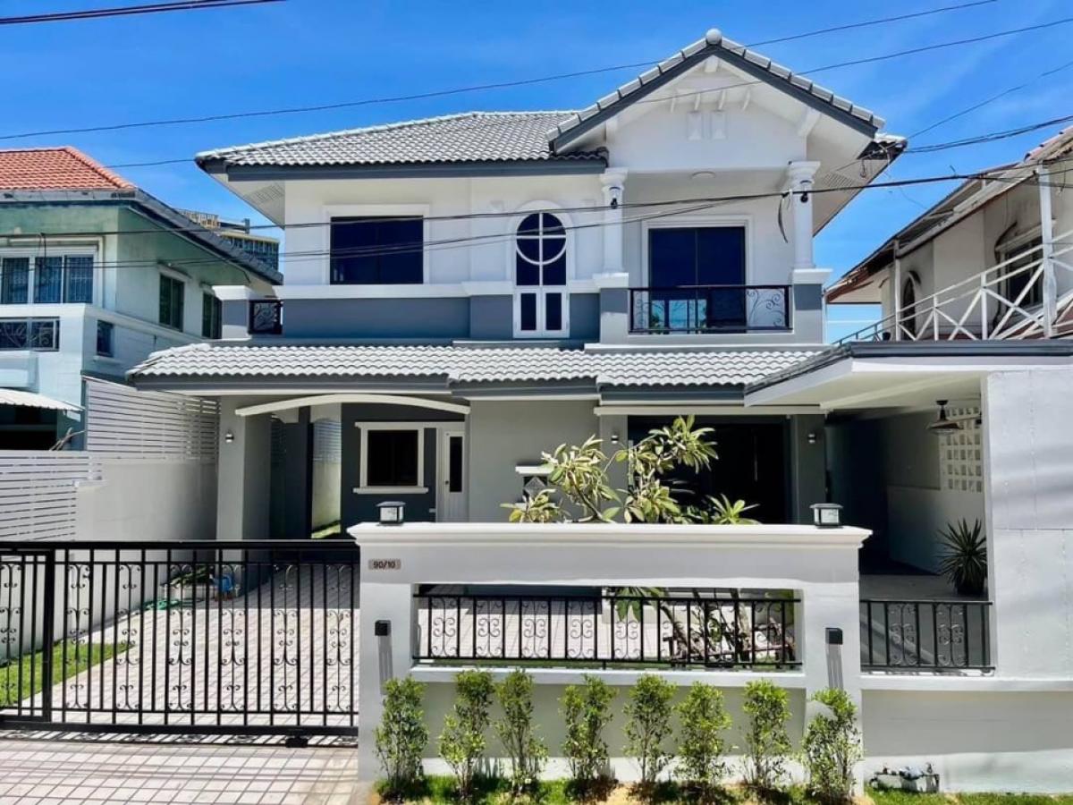 For SaleHouseSriracha Laem Chabang Ban Bueng : 📣Newly renovated house, 2-storey detached house, Amporn Place Village (Sriracha, Chonburi), located only 800 meters from Sukhumvit.