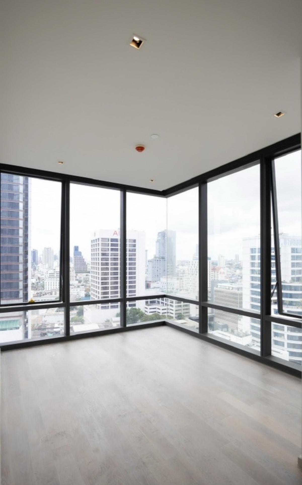 For SaleCondoSilom, Saladaeng, Bangrak : 📢👇 The perfect living experience in the heart of Silom.Easily traveling pass many routes, near Silom Complex, unblocked city view