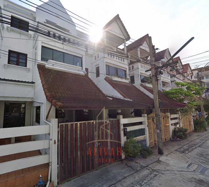 For RentTownhouseSamut Prakan,Samrong : RH090324 Townhouse for rent, 3 floors, 3 bedrooms, near BTS Samrong