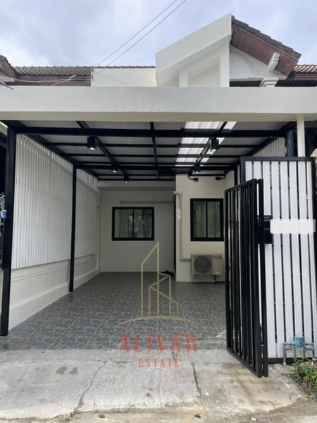 For RentTownhouseBangna, Bearing, Lasalle : RH090824 For rent, 2-storey townhouse, good location, next to Bangna Intersection Expressway, Sanphawut Road