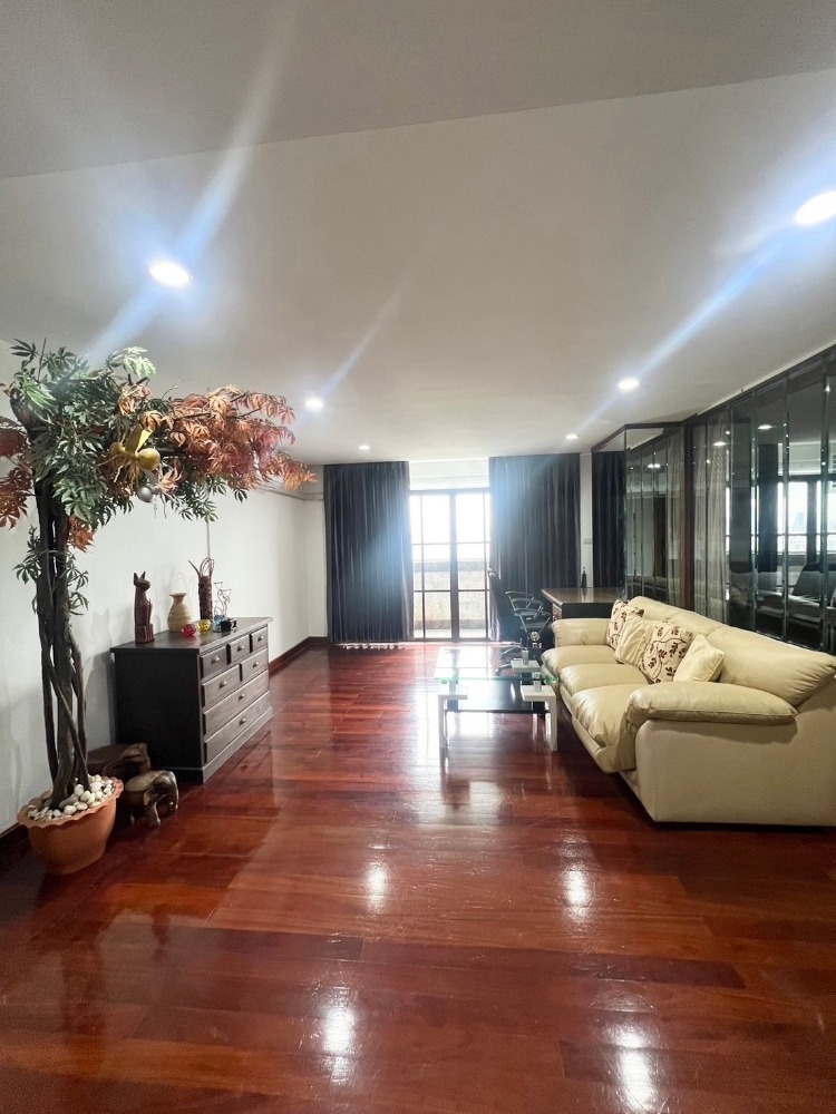 For RentCondoRatchadapisek, Huaikwang, Suttisan : Condo for rent, high-rise view, beautiful view --1 bedroom, 1 bathroom (63 sq m.)—