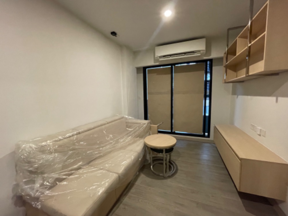 For SaleCondoSathorn, Narathiwat : The shade Sathorn 1 📍For sale 2 bedrooms, 62 sq.m., very spacious, only 6.74 million baht 🔥 Whether you live in it yourself or invest, its worth it. Good location near MRT Lumpini and Khlong Toei. New condo, first hand / Contact for more information: 062-