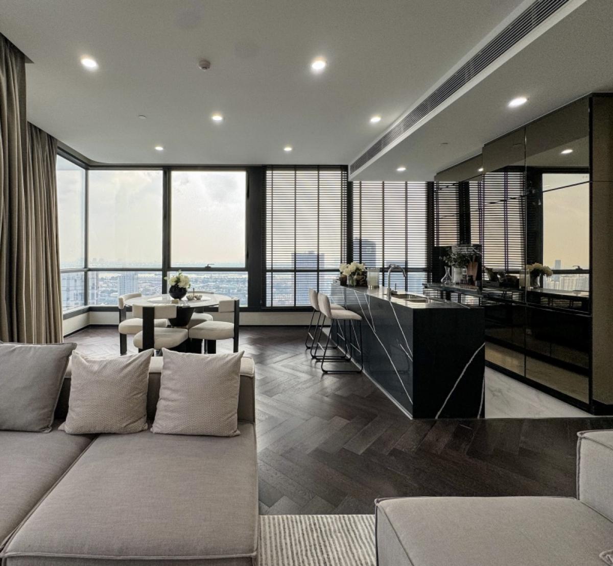 For RentCondoSukhumvit, Asoke, Thonglor : ♦ Modern Luxury ♦ 35+ Floor, 117.00 sq.m. | 3 bedrooms 3 bathrooms | Near BTS Thonglor 1 mins, Major Cineplex Sukhumvit 12 mins, Emporium 16 mins.