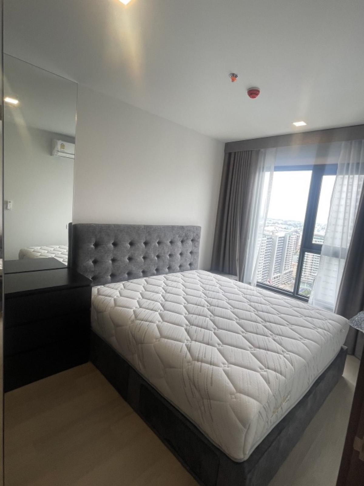 For RentCondoLadprao, Central Ladprao : 🔥Urgent for rent🔥 𝐋𝐢𝐟𝐞 Phahon-Lat Phrao, new room, beautiful built-ins✨size 𝟑𝟓 sq m., 30th floor, balcony facing east, near BTS MRT and Central Lat Phrao.