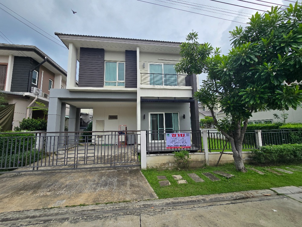 For SaleHouseLadkrabang, Suwannaphum Airport : For sale: 2-storey detached house, 55 sq m, on the main road, Centro Rama 9 Village - Motorway, Phatthanakan 3, Lat Krabang, near Suvarnabhumi Airport