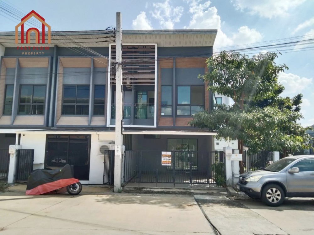 For SaleTownhouseKaset Nawamin,Ladplakao : For sale: Townhome, The Vision Village, Nawamin 85, corner house, new house, never lived in, ready to move in, near Fashion Island shopping mall.