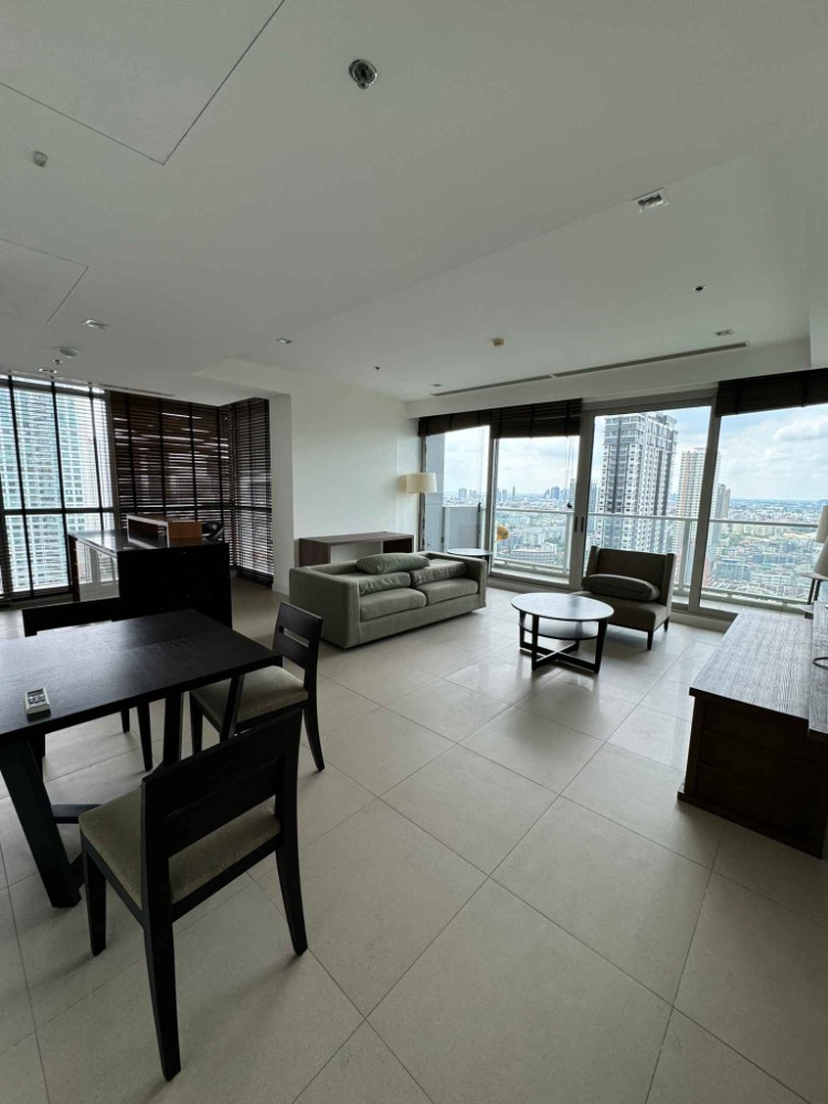 For RentCondoWongwianyai, Charoennakor : LTHC10975–The River condominium FOR RENT 2 beds 2 baths size 128 Sq.m. Near BTS Saphan Taksin Station ONLY 70k/month