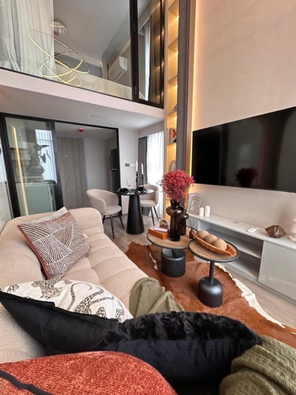 For RentCondoRatchadapisek, Huaikwang, Suttisan : Property code CR0189AG 🌃SOHO BANGKOK Ratchada-Huai Khwang (Size 35 sq m. Type 2 bedrooms, 1 bathroom) Fully furnished, ready to move in, rent 48,000/month ✅ 𝐋𝐢𝐧𝐞: @𝐬𝐚𝐧𝐡𝐚𝐩𝐫𝐨𝐩𝐞𝐫𝐭𝐲