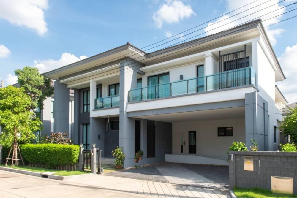 For RentHousePinklao, Charansanitwong : The City Ratchapruek Suan Phak, beautiful single house, modern style, fully furnished, vacant and ready for rent.