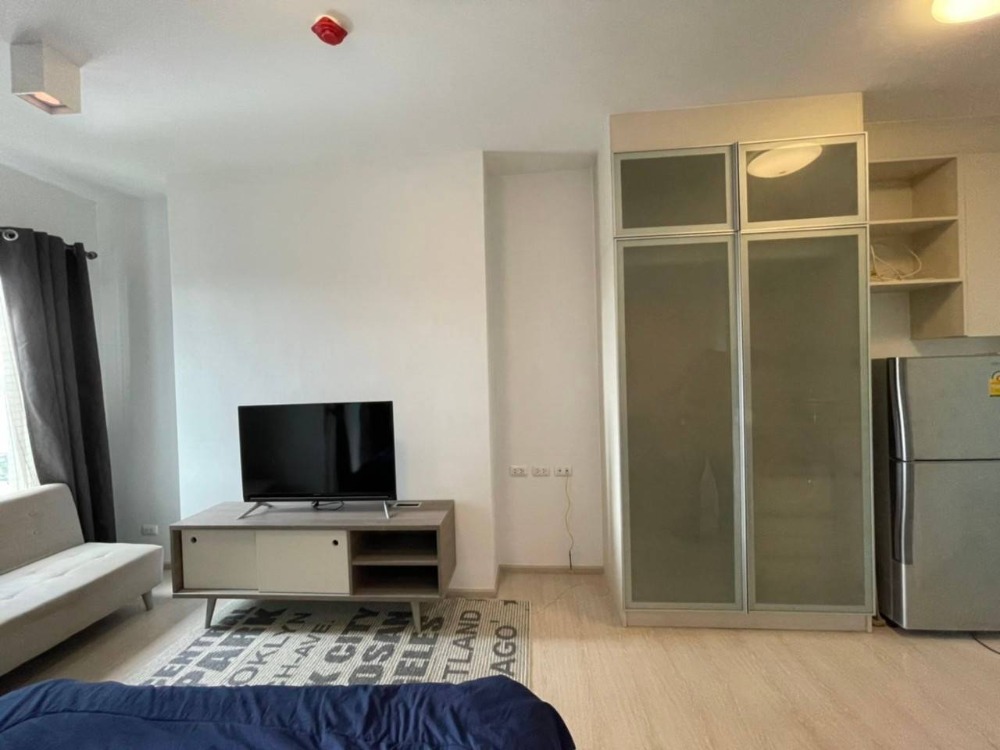 For RentCondoRatchadapisek, Huaikwang, Suttisan : 📍📍 Beautiful, Ready-to-Move-In Room 📍📍   Chapter One Eco Ratchada - Huai Khwang, near MRT Huai Khwang. Open view with cool breeze, no building blocking the view.