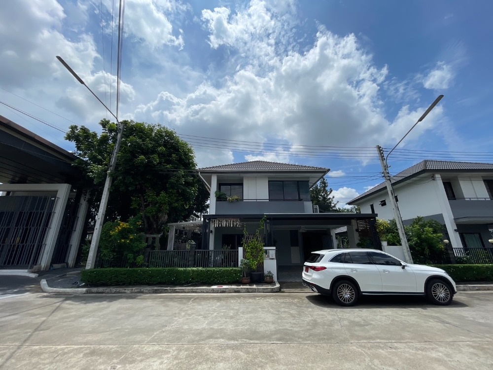 For SaleHousePathum Thani,Rangsit, Thammasat : Etoile Wongwaen-Lam Luk Ka, 4 bedrooms, 3 bathrooms, 2 floors, size 155 sq m, size 55 sq m, parking for 2 cars