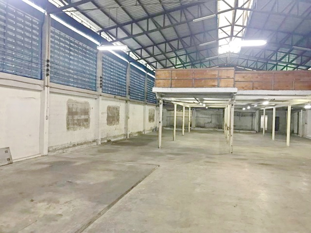 For RentWarehouseMahachai Samut Sakhon : Wat OmNoi Sch. 2.1 km. Thonburi University 4.5km. Phetkasem 91-97 warehouse 2-storey 600sqm.