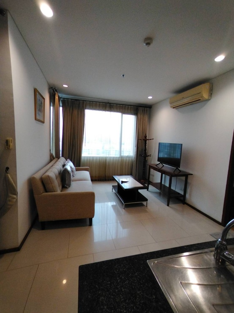 For RentCondoWongwianyai, Charoennakor : For rent Villa Sathorn, 200 meters from BTS Krung Thon Buri, 1 bedroom, 1 bathroom, 59 sq m.