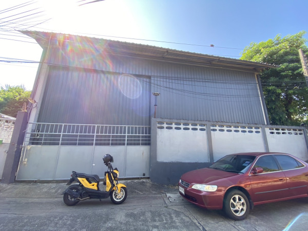 For RentWarehouseChokchai 4, Ladprao 71, Ladprao 48, : Warehouse for rent, Soi Lat Phrao 71, Soi Nakniwat, size 370 sq m., with air-conditioned office, suitable as a warehouse and distribution center for various businesses.