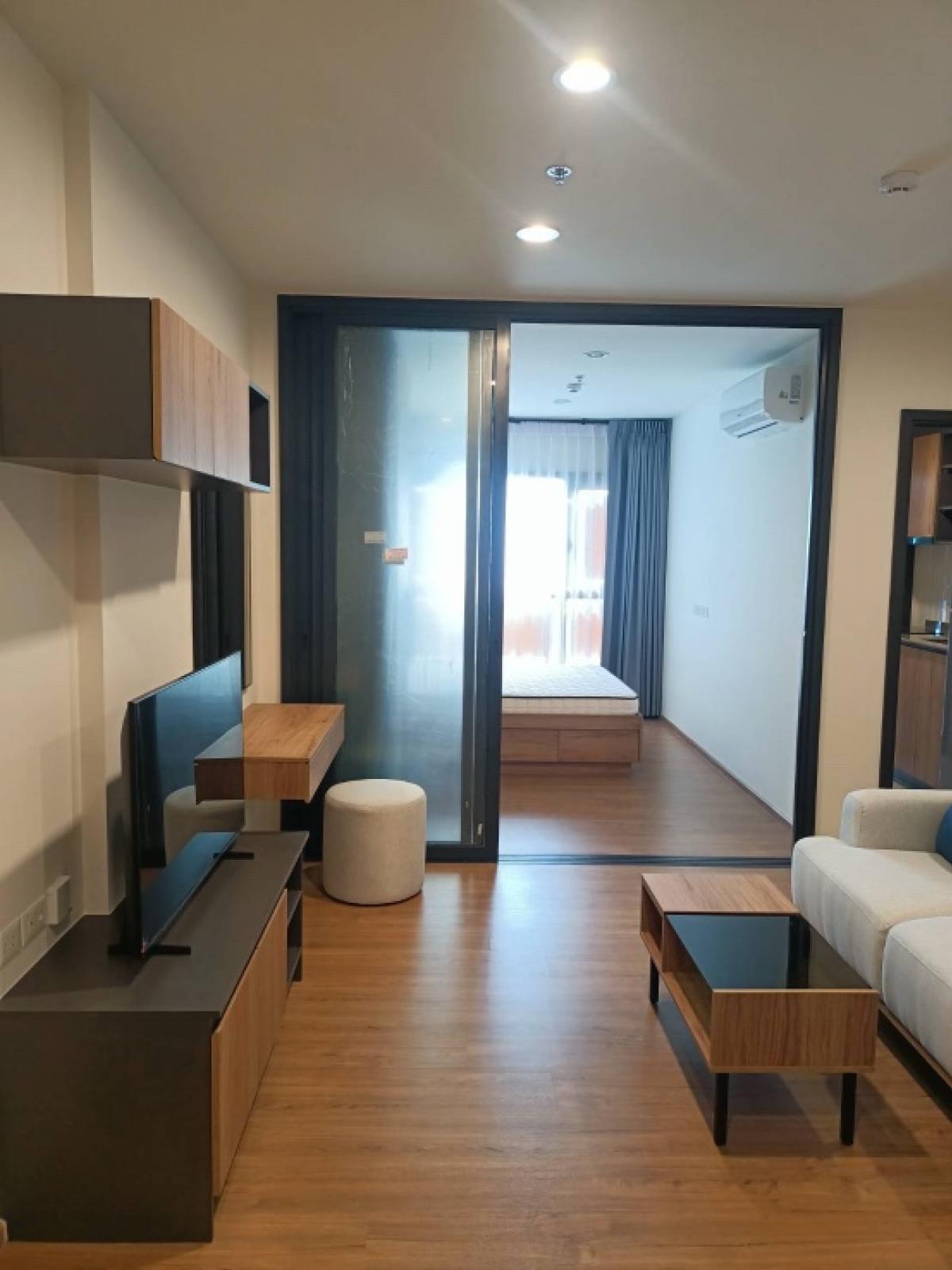 For RentCondoLadprao, Central Ladprao : Freshly decorated 🔥The Line Vibe (By Sansiri) 🔥Size 36 sq.m. Rent 22,000฿ Brand new 1 bedroom type, near BTS Ha Yaek Lat Phrao 250 m. Make an appointment to view the room 064-6696546 (You can add this number on Line)