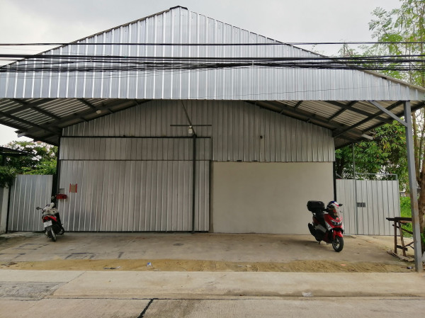 For RentWarehouseChokchai 4, Ladprao 71, Ladprao 48, : Rent a warehouse in Ratchada Sutthisan area, Lat Phrao Soi Lat Phrao 64, size 220 sq.m., good location, convenient to travel in and out of many routes.