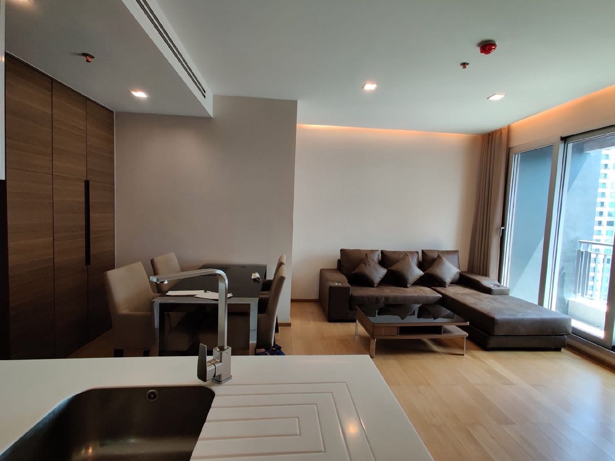 For RentCondoRama9, Petchburi, RCA : 2 bedrooms have arrived. Good price. Rent 40,000฿. The address asoke, spacious room 65 sqm, near MRT Phetchaburi, convenient travel. You can make an appointment to view the room. 064-6696546