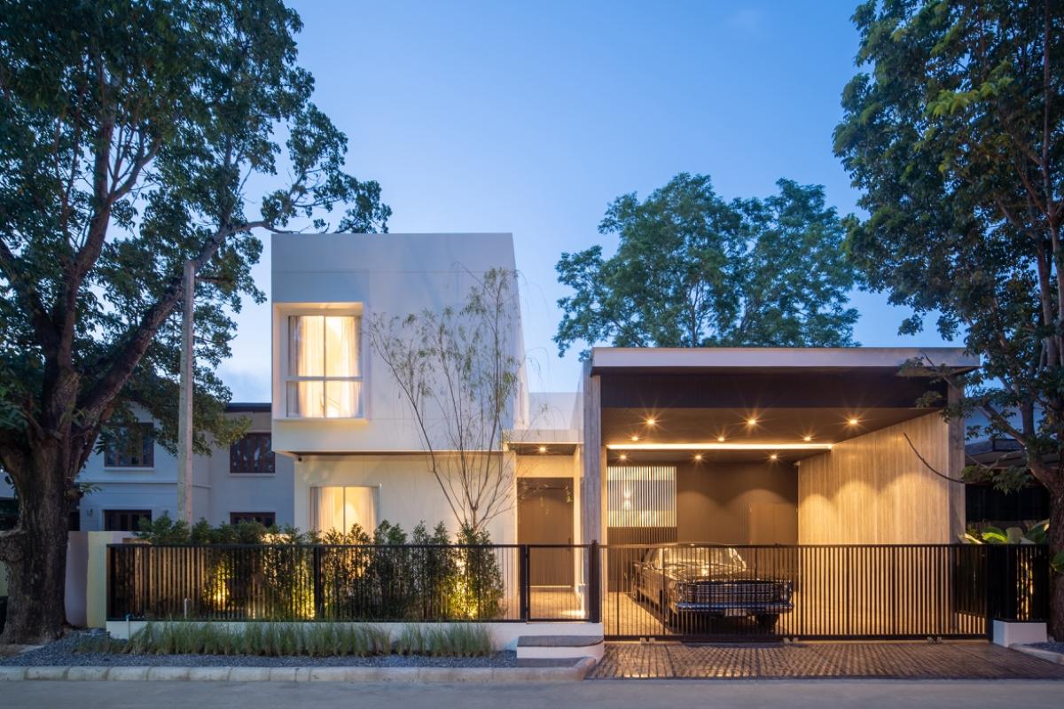 ขายบ้านเชียงใหม่ : บ้าน modern pool villa สร้างใหม่ ใกล้กาดฝรั่ง