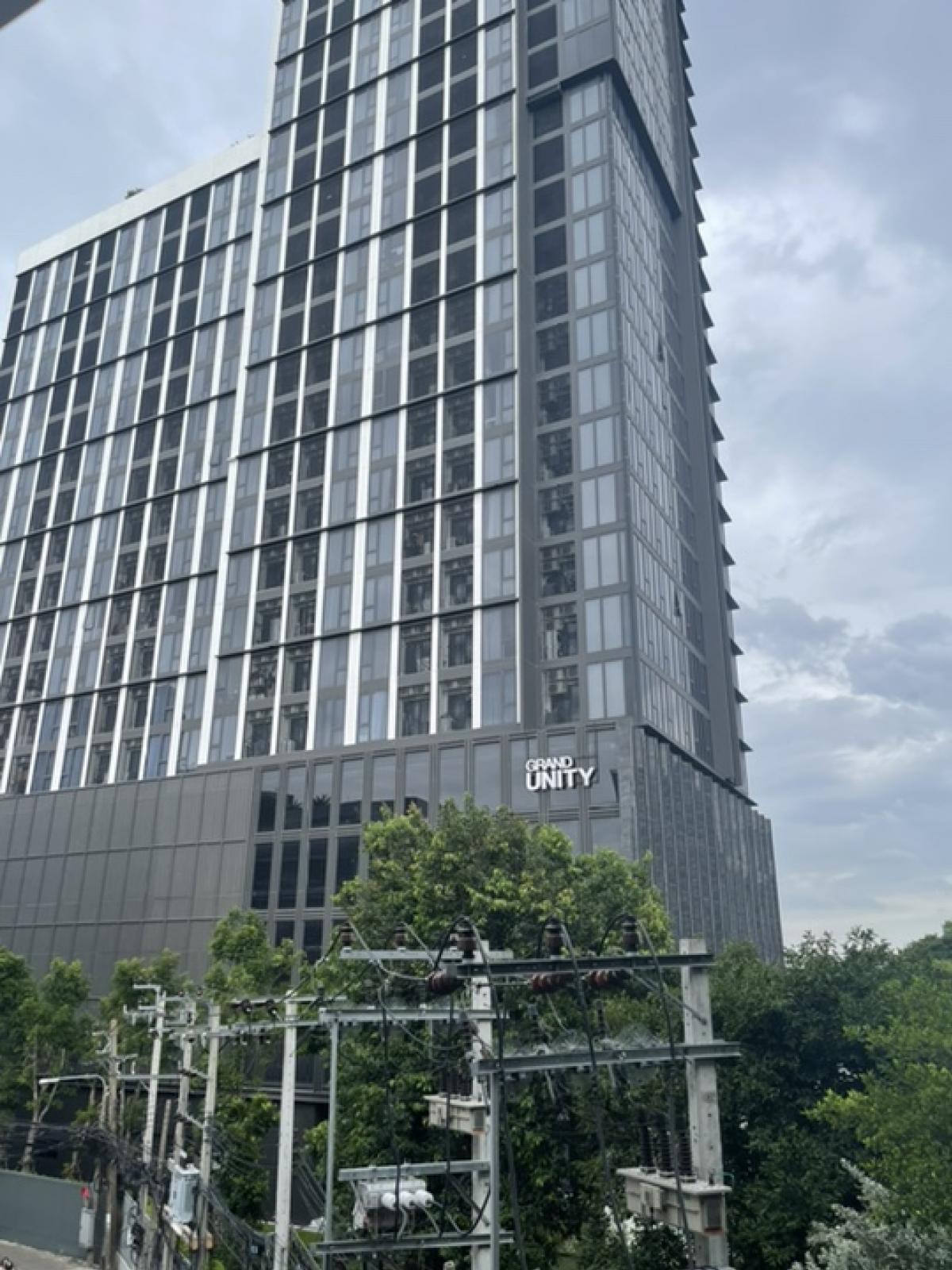 For SaleCondoKasetsart, Ratchayothin : Condo for sale with tenant for 1 year, Condo Massarin Ratchayothin, 0 meters from BTS Phahon Yothin, very good location, size 49 sq m., 10th floor, 2 bedrooms, 1 bathroom