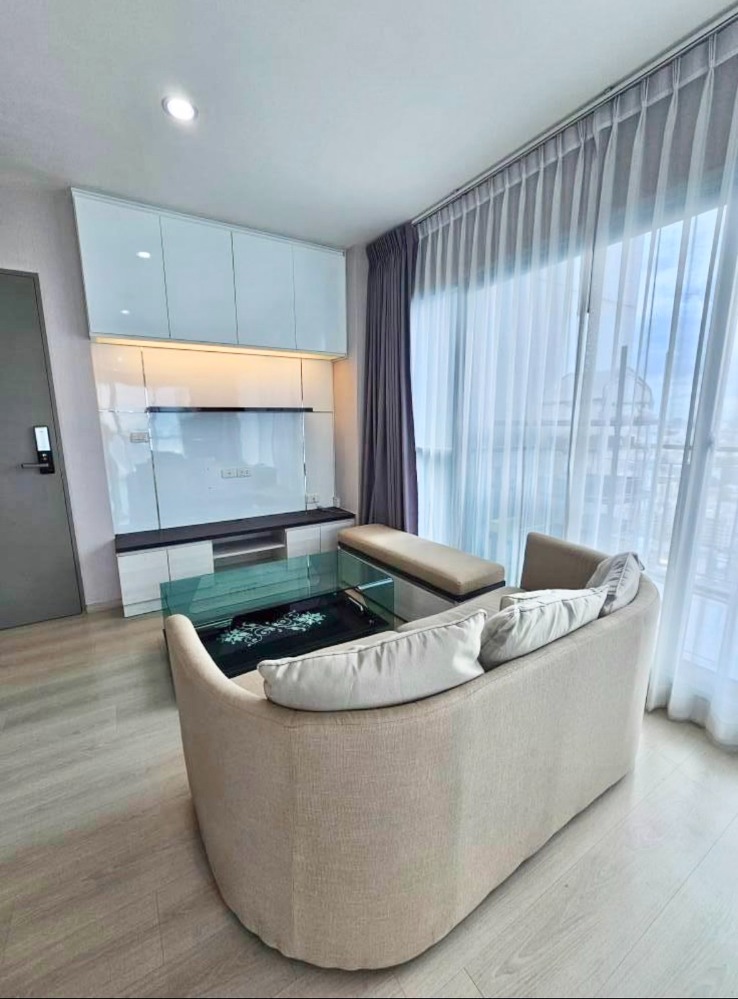 For RentCondoRatchadapisek, Huaikwang, Suttisan : *** Condo for rent : Life Ratchadapisek 2 Bedrooms 2 Bathrooms High floor  Fully furnished near MRT Huai Khwang ***