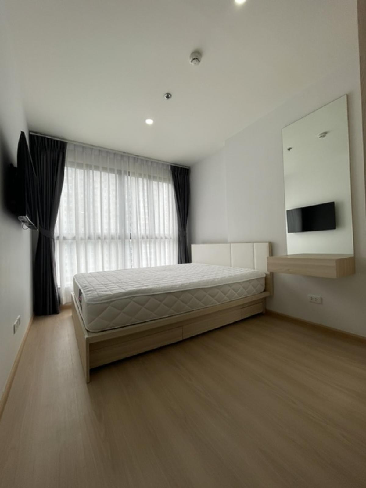 For RentCondoBangna, Bearing, Lasalle : ❤️ Post by direct owner ❤️ Condo for rent, Ideo O2, new Renovated room, size 33 sqm, with   2 big LED TV 65+43 inch, furniture and electrical appliances.Ready to move in by this month Jan 2025