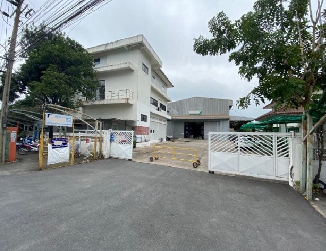 For RentFactoryBangna, Bearing, Lasalle : For Rent Factory for rent with office building / Purple zone, Bangna-Trad location, Km.23, Bang Sao Thong, land area 5 rai 325 square wa, usable area 5,658 square meters / Trailer trucks can enter and exit / Factory registration 4 can be requested