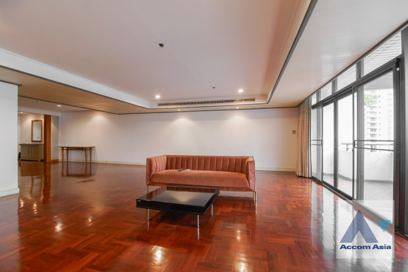 For RentCondoNana, North Nana,Sukhumvit13, Soi Nana : 3 Bedrooms Condominium for Rent in Sukhumvit, Bangkok near BTS Nana at Kallista Mansion (AA37368)