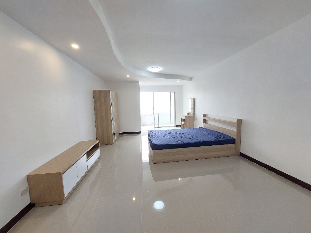 For SaleCondoThaphra, Talat Phlu, Wutthakat : Urgent sale, Piamrak Residence Condo, spacious room, inexpensive price, newly renovated, near BTS Talat Phlu, near Silom, Sathorn, convenient transportation