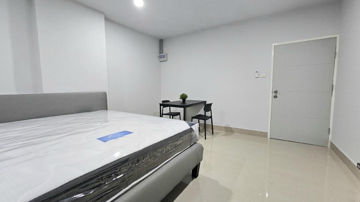 For RentCondoBang Sue, Wong Sawang, Tao Pun : Condo for rent, Tao Poon Mansion, 32 sq m., near MRT Bang Sue, renovated room with air con, hot shower, refrigerator, full-furniture, parking available