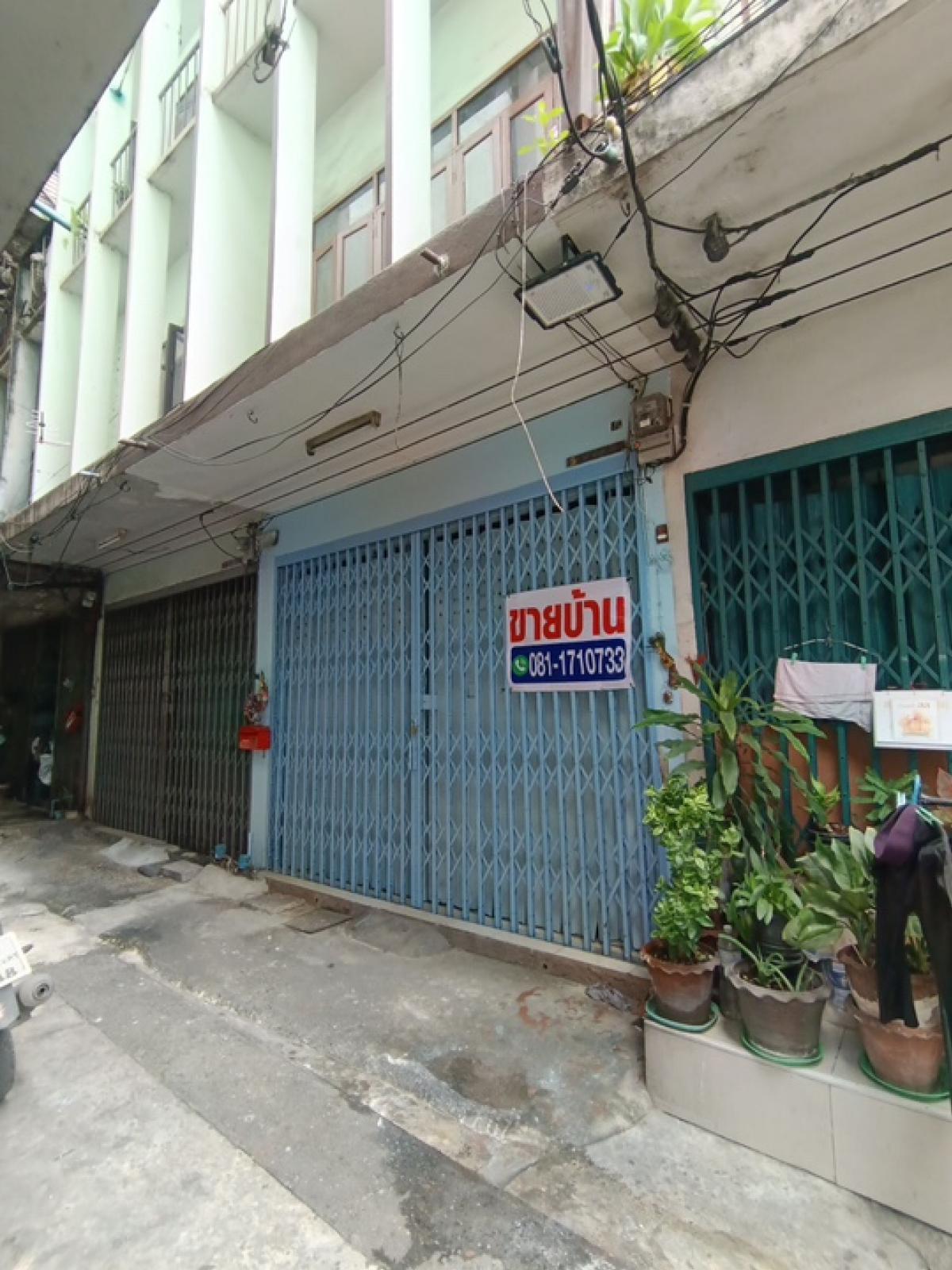 For SaleShophouseRathburana, Suksawat : Urgent sale!! Good price, 3-storey shophouse, near MRT Pracha Uthit Intersection (opening in 2027)