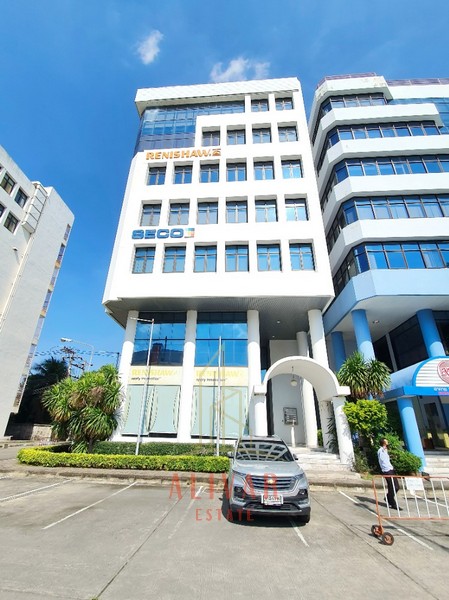 For RentShophouseBangna, Bearing, Lasalle : RB090524 Urgently for rent, 5-storey commercial building, LF Bangna Tower, beautiful condition, corner building, can walk across the skywalk to enter Central Bangna shopping mall.