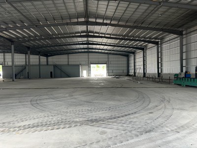 For RentFactoryRayong : RK554 Warehouse for rent, Nikhom Phatthana, Rayong, 1,600 square meters, can hold 3-5 tons, 1 kilometer from WHA36 and BYD factory.