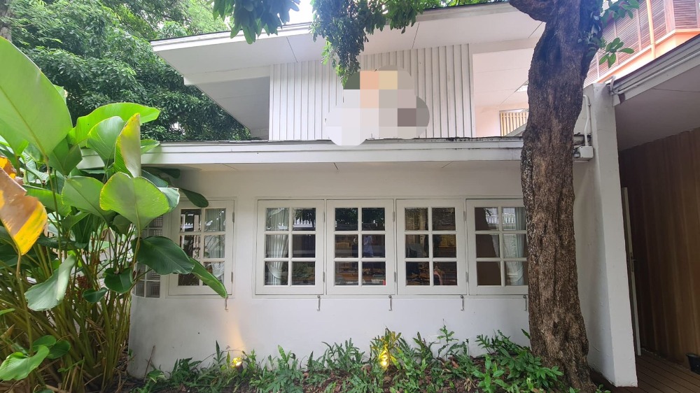 For RentHouseSukhumvit, Asoke, Thonglor : Single house for rent, Sukhumvit 41 Road, beautifully decorated, air-conditioning, complete furniture, 5 bedrooms, 4 bathrooms, 1 maids room, rental price 150,000 baht/month