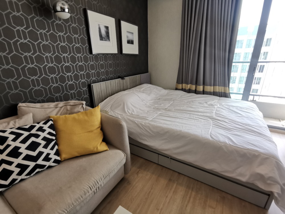 For RentCondoThaphra, Talat Phlu, Wutthakat : Condo for rent, Ideo Wutthakat, next to BTS Wutthakat, 110 meters, with furniture + washing machine, only 8,500 baht.