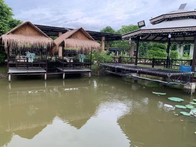 For SaleRetailPathum Thani,Rangsit, Thammasat : For sale: Restaurant with seminar room, next to the waterfront, Khlong Bang Khu Wat, area 1 rai 3 ngan 20 square wa, Bang Khu Wat Subdistrict, Mueang District, Pathum Thani Province