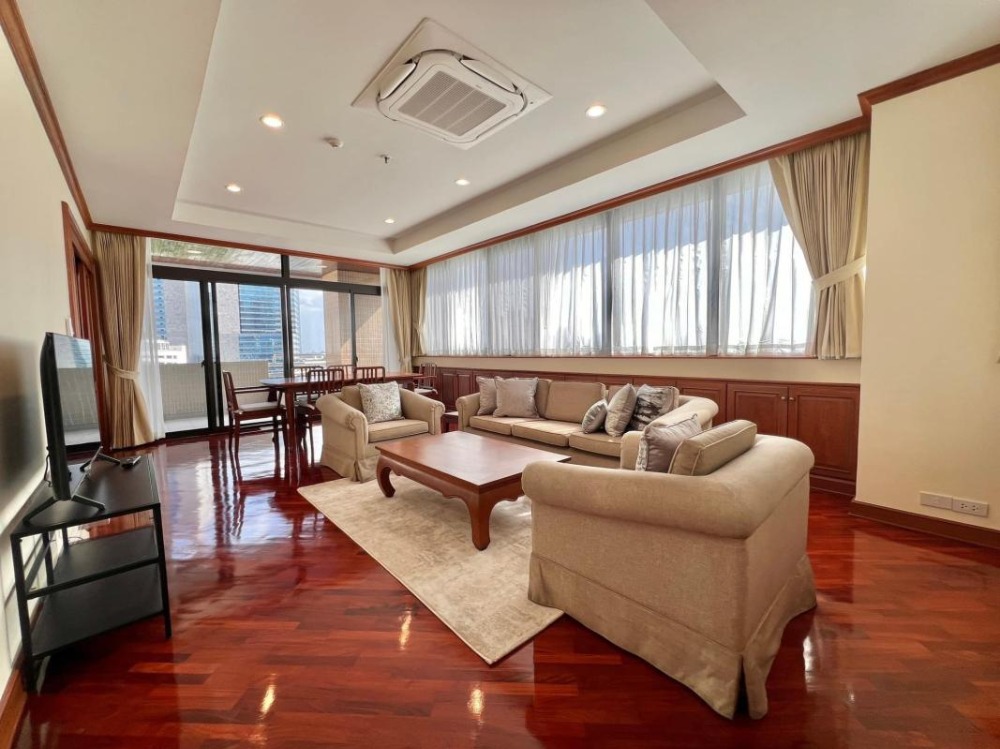 For RentCondoSukhumvit, Asoke, Thonglor : 350 sqm BTS Phrom phong 3 bedrooms for rent